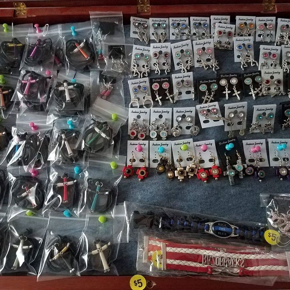 Meet your Posher, Dee